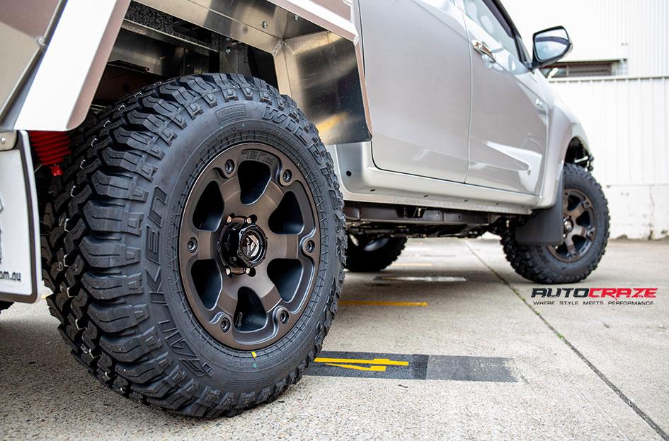 ISUZU DMAX BEAST BLACK MACHINED WITH DARK TINT